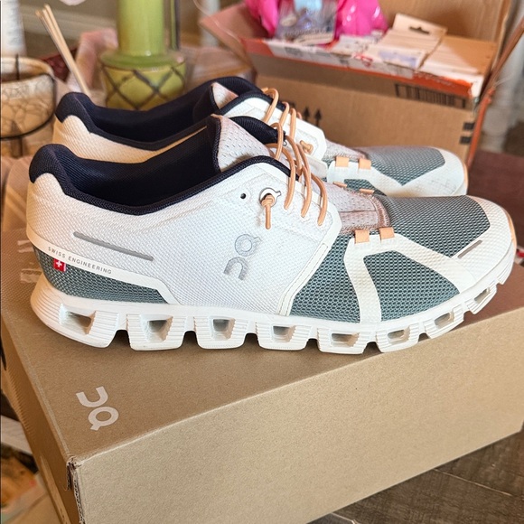 On Running Sneakers in Cream and Dark Blue cloudNova - Picture 4 of 9